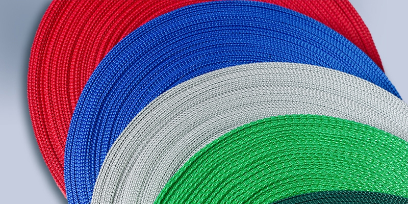 Matériau en sangle en polyester